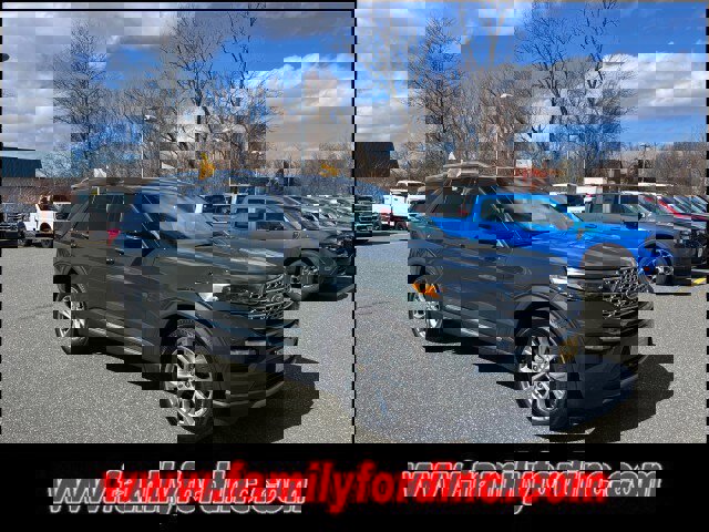 Certified 2023 Ford Explorer Limited w/ Equipment Group 301A image 5