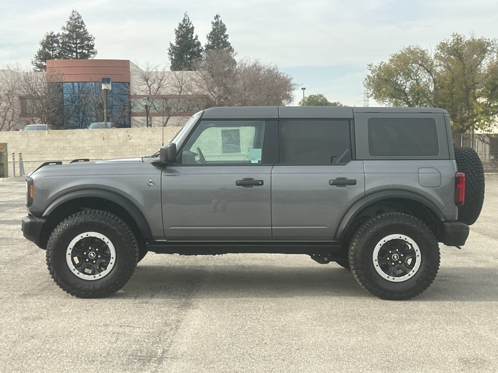Certified 2024 Ford Bronco Black Diamond w/ Sasquatch Package image 8