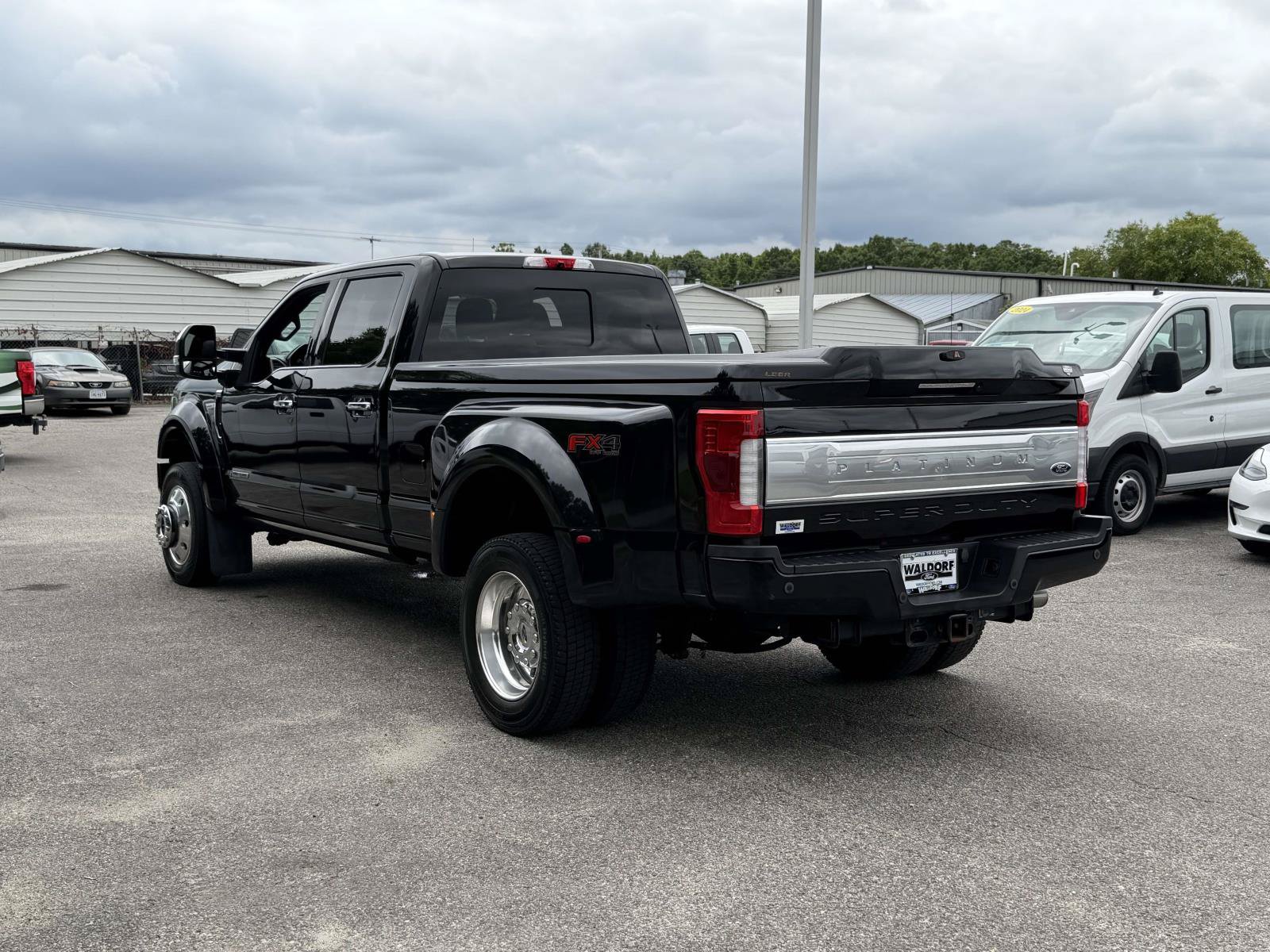 Certified 2019 Ford F450 Platinum w/ Platinum Ultimate Package AWD/4WD image 4