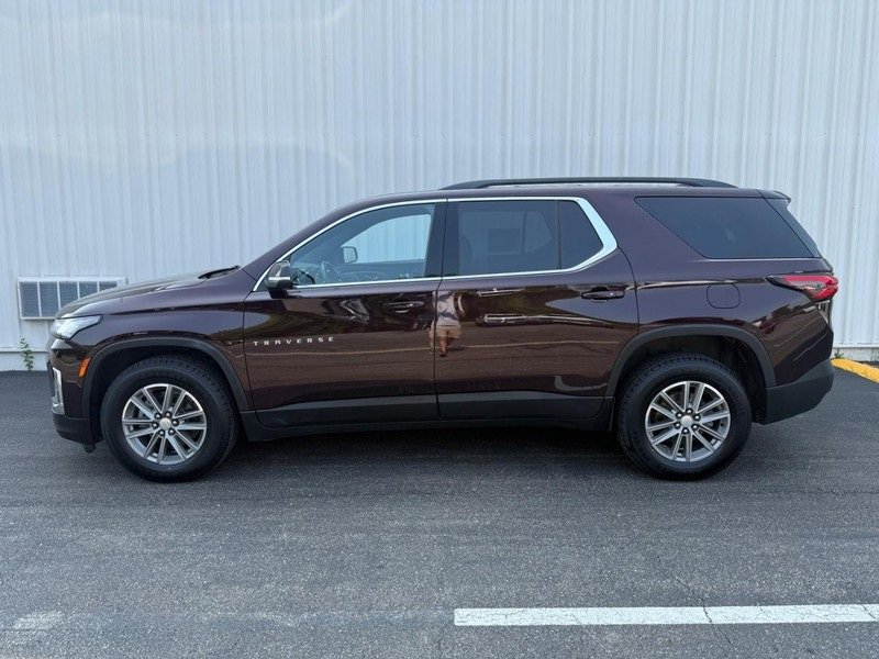 Used 2023 Chevrolet Traverse LT image 2