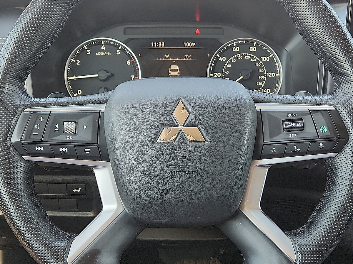 Used 2025 Mitsubishi Outlander SE FWD image 12