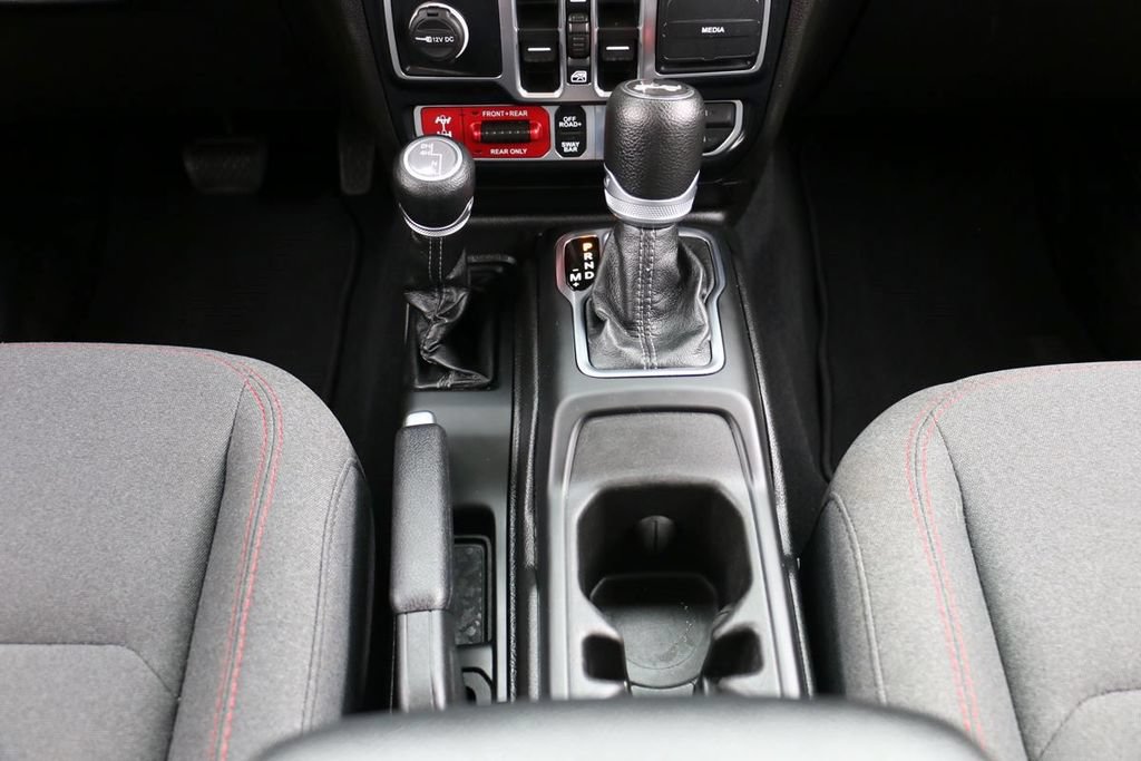 Used 2024 Jeep Wrangler Unlimited Rubicon AWD/4WD image 32