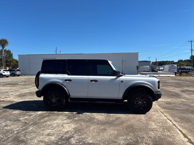 Certified 2025 Ford Bronco Outer Banks w/ Black Appearance Package AWD/4WD image 2