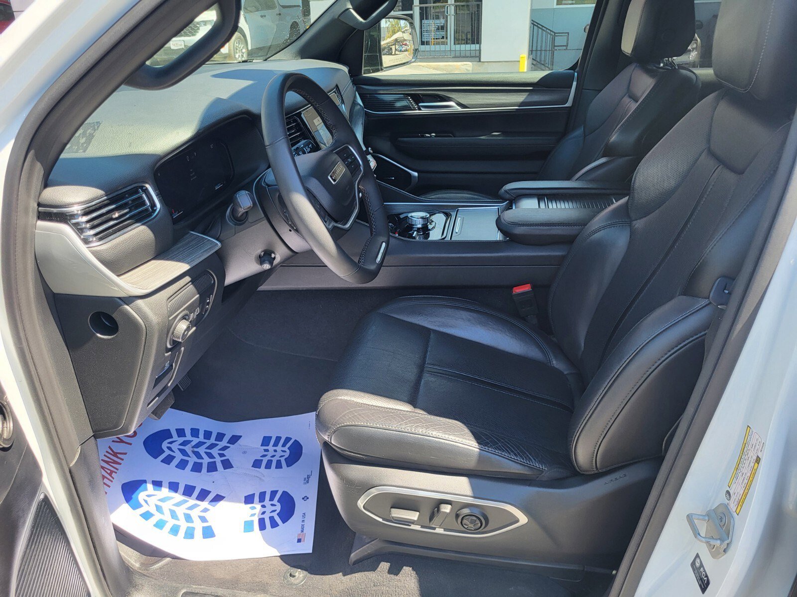 Used 2024 Jeep Wagoneer L Series II w/ Flexible Seating Group image 20