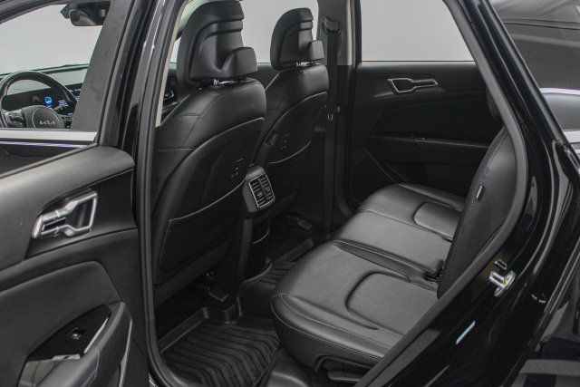 Used 2025 Kia Sportage EX FWD image 18