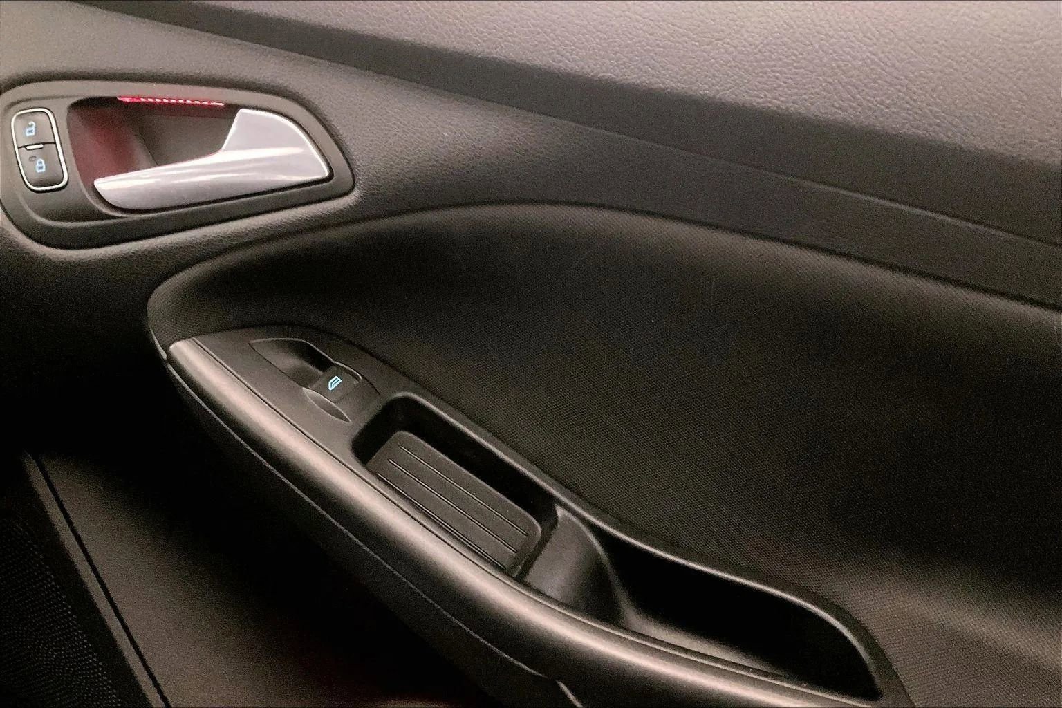 Certified 2017 Ford Focus SEL w/ Cold Weather Package image 23