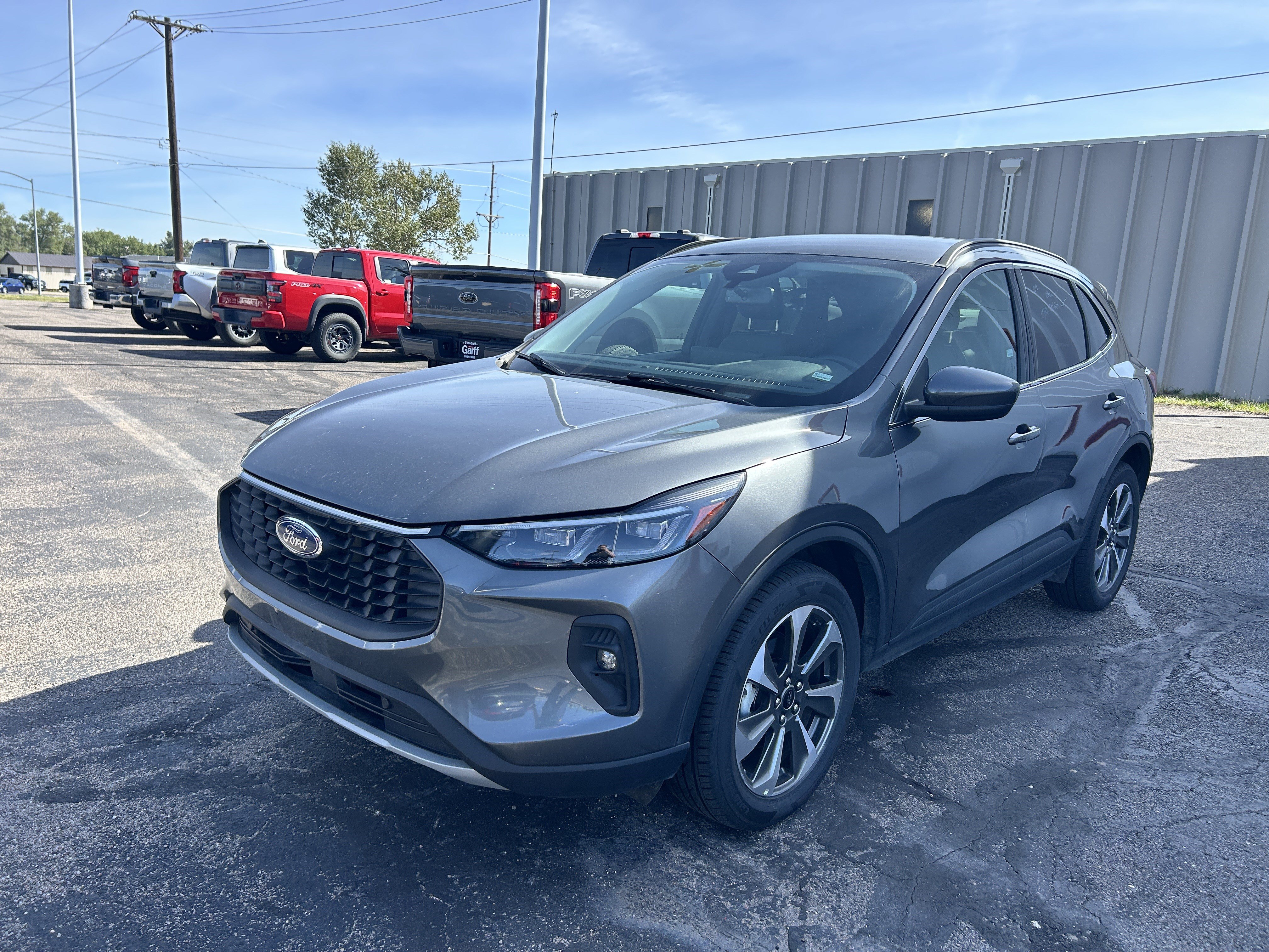 Certified 2025 Ford Escape Platinum AWD/4WD image 18