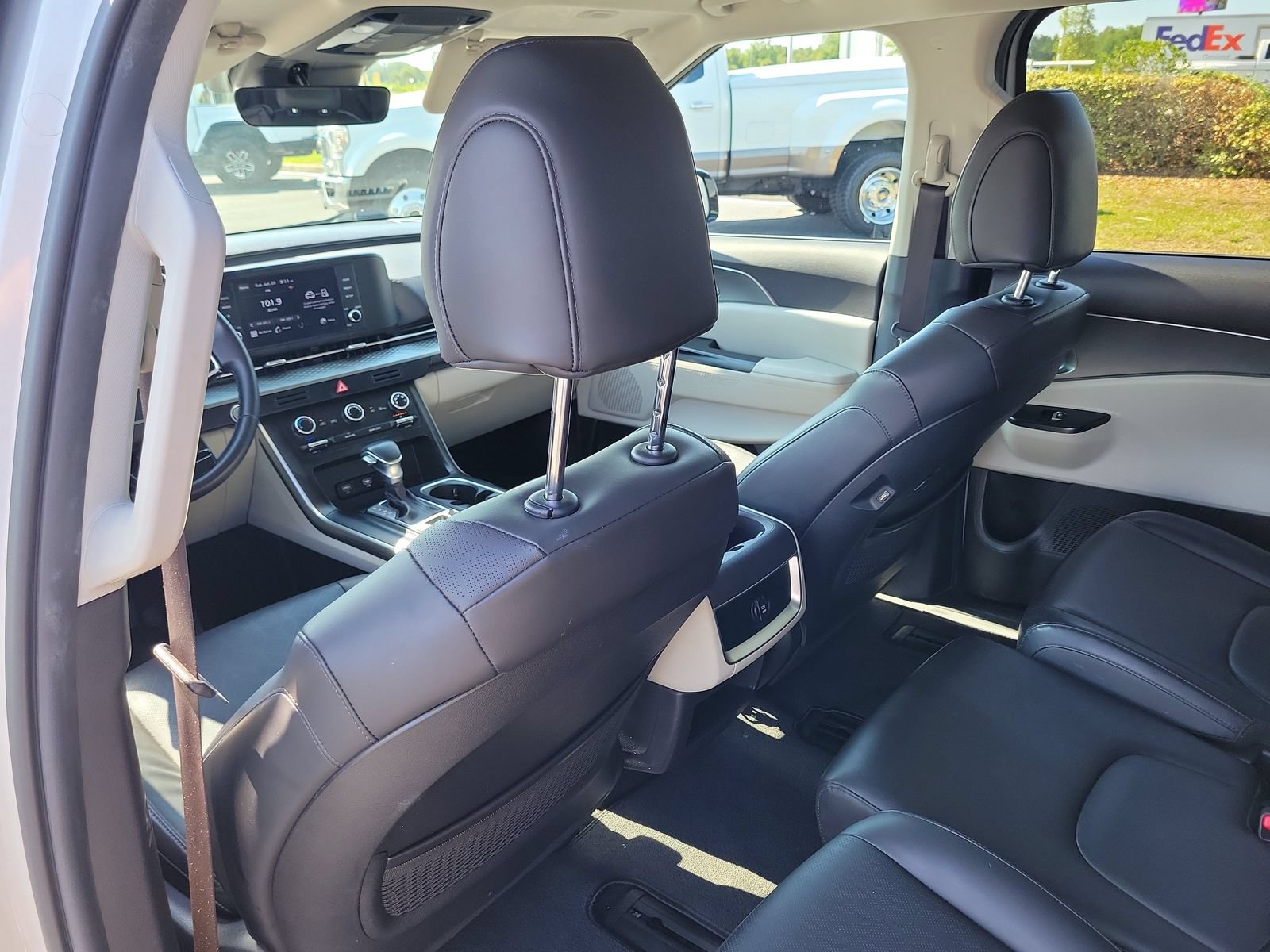 Used 2022 Kia Carnival LX FWD image 9