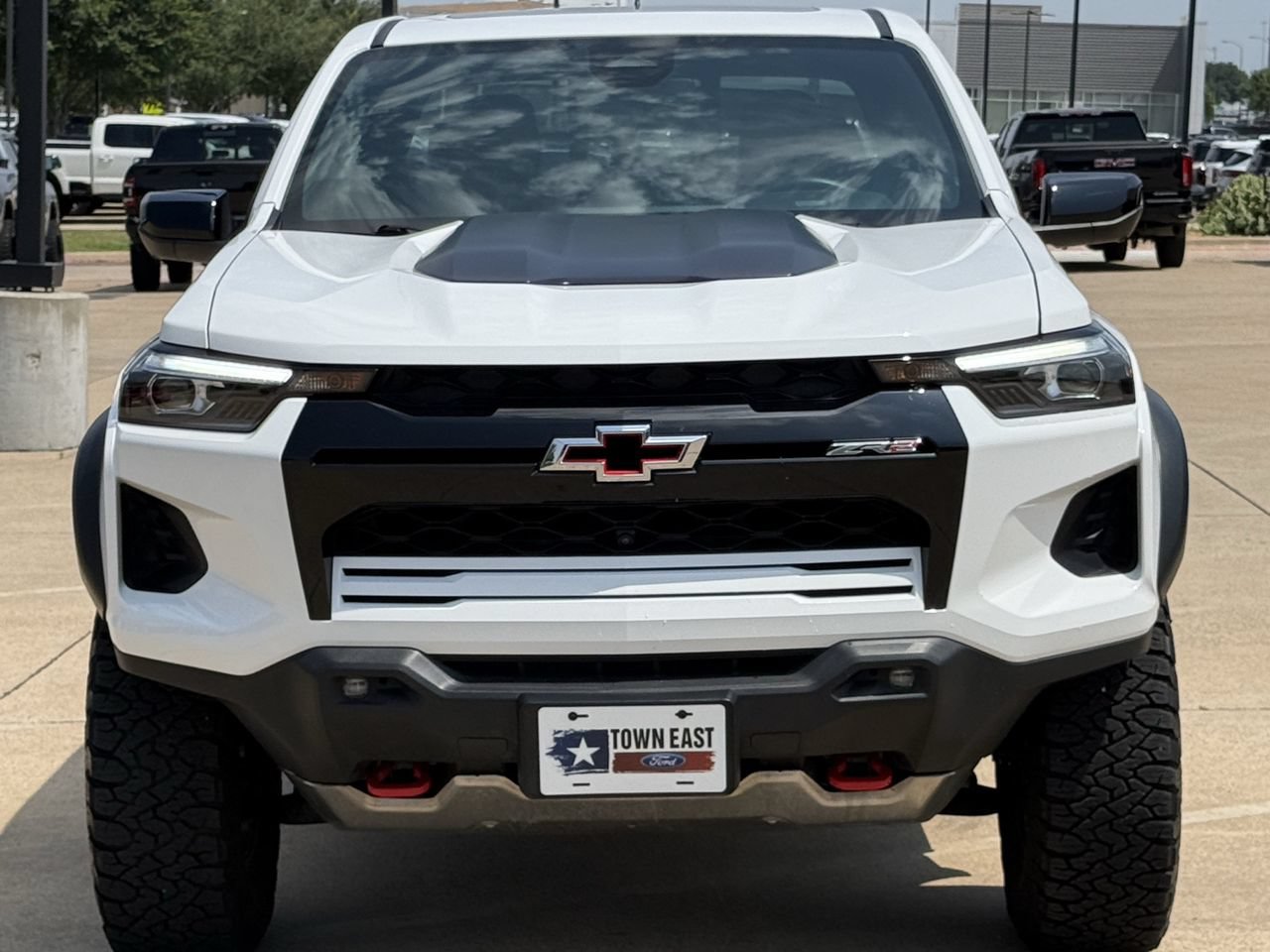 Used 2024 Chevrolet Colorado ZR2 w/ Technology Package AWD/4WD image 7