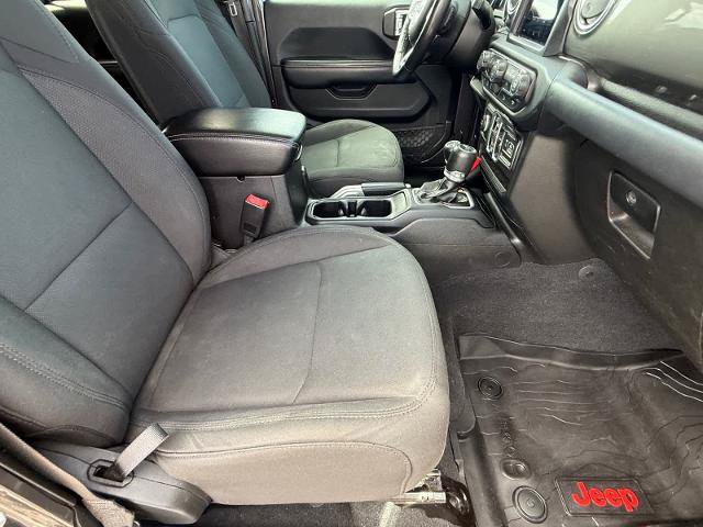Used 2018 Jeep Wrangler Unlimited Sahara AWD/4WD image 10