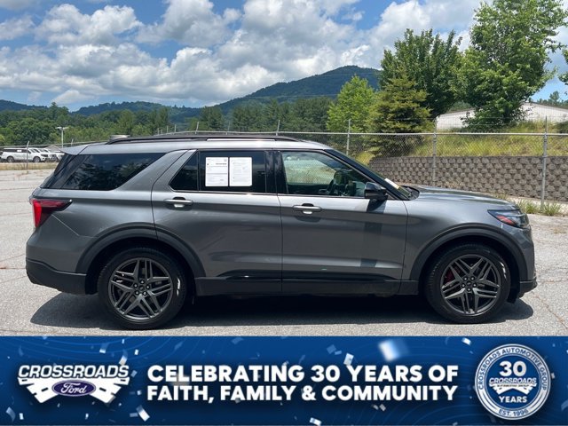Certified 2025 Ford Explorer ST AWD/4WD image 2