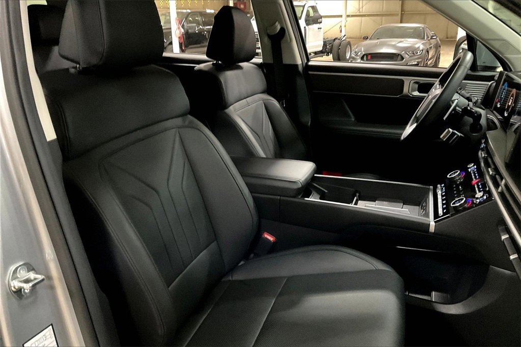 Used 2025 Hyundai Santa Fe SEL image 9