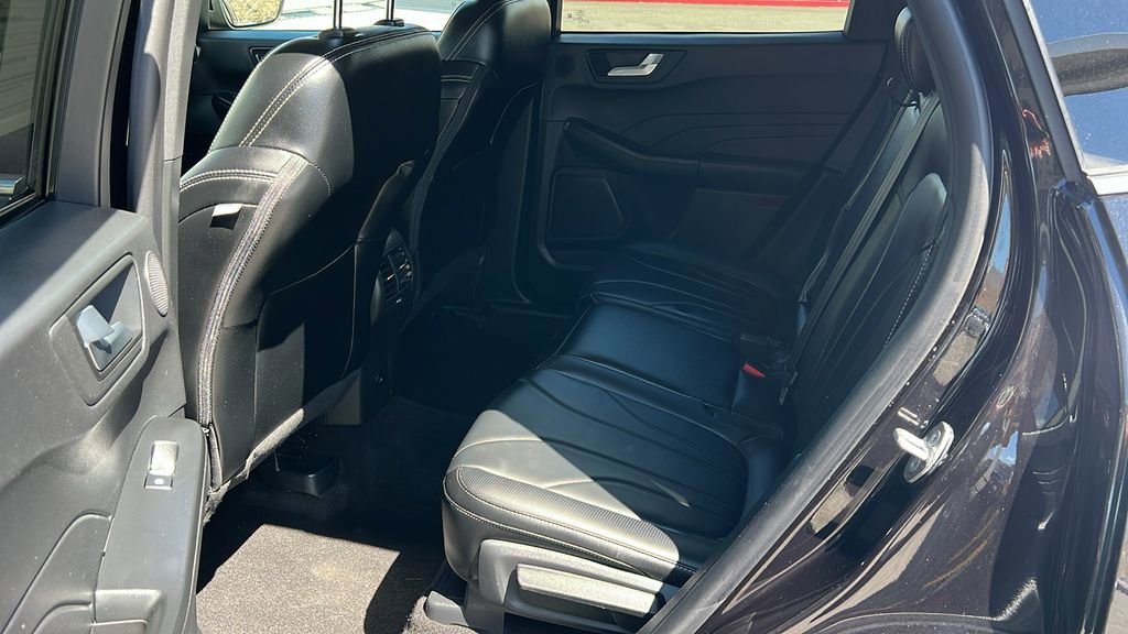 Certified 2025 Ford Escape Platinum w/ Premium Technology Package AWD/4WD image 9