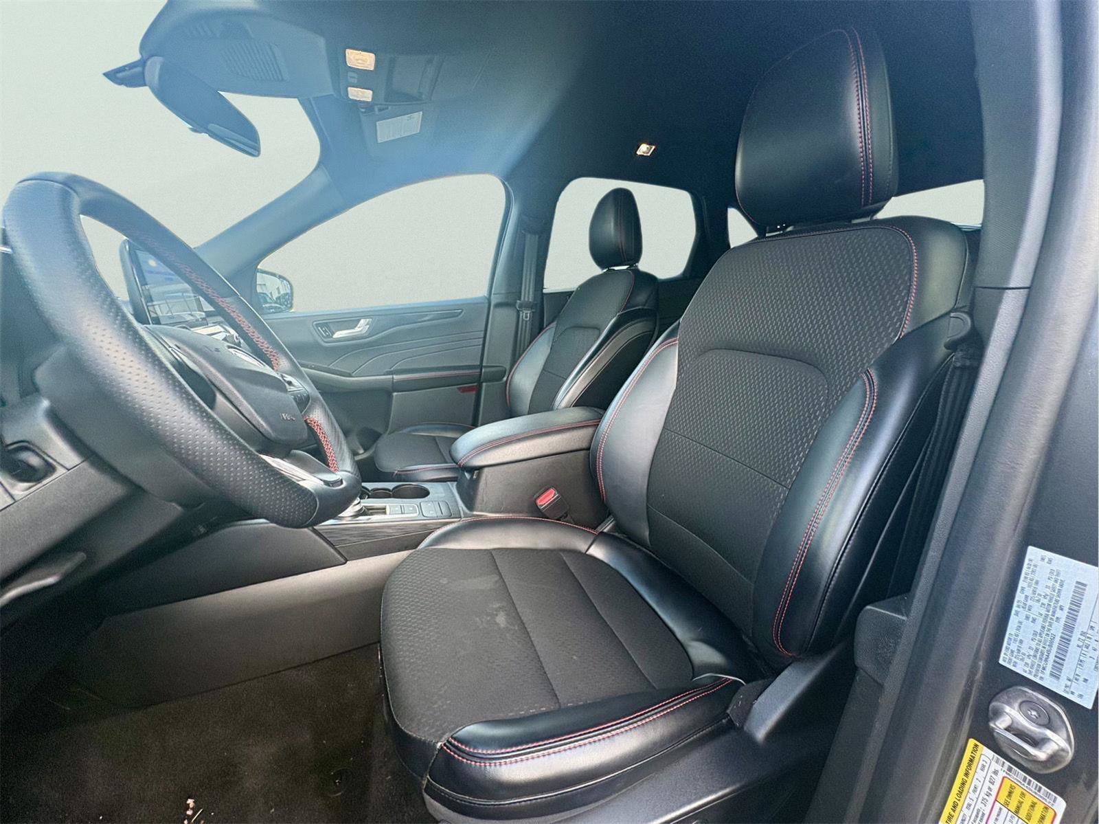 Certified 2025 Ford Escape ST-Line Select AWD/4WD image 10