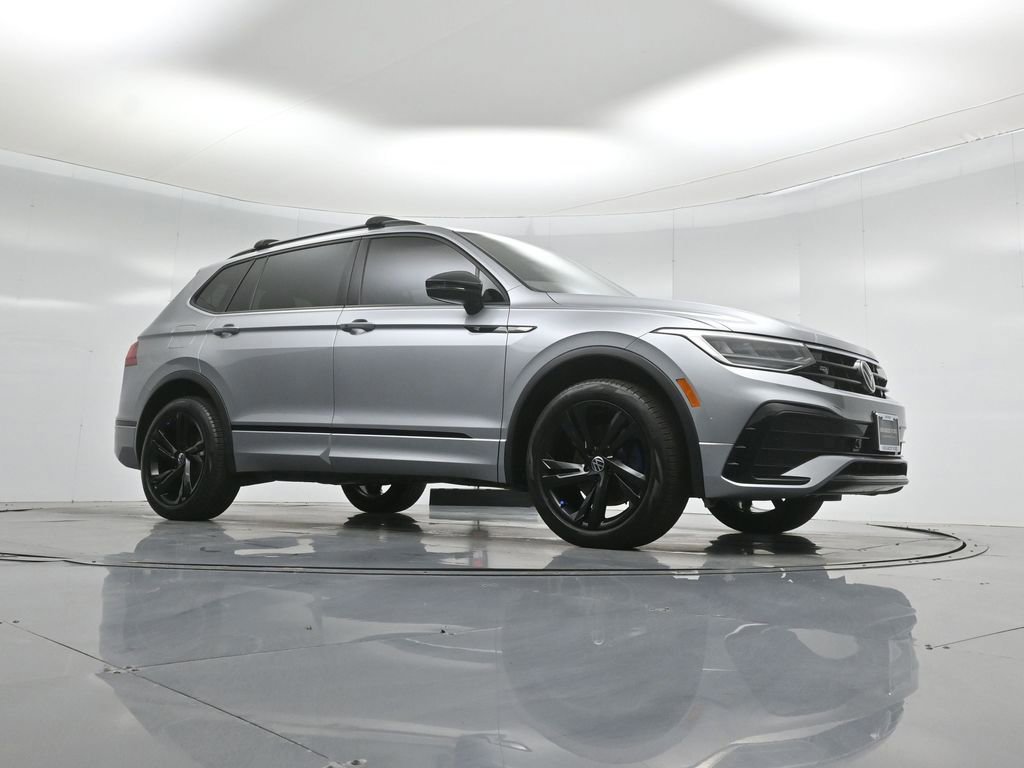 Used 2023 Volkswagen Tiguan SE R-Line FWD image 2