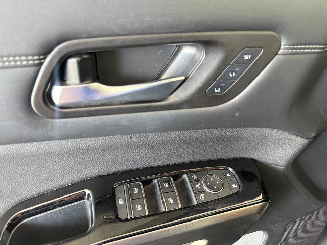 Used 2022 Nissan Pathfinder Platinum w/ Cargo Package FWD image 22
