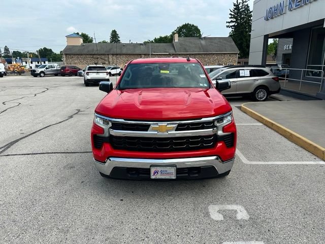 Used 2023 Chevrolet Silverado 1500 LT AWD/4WD image 2