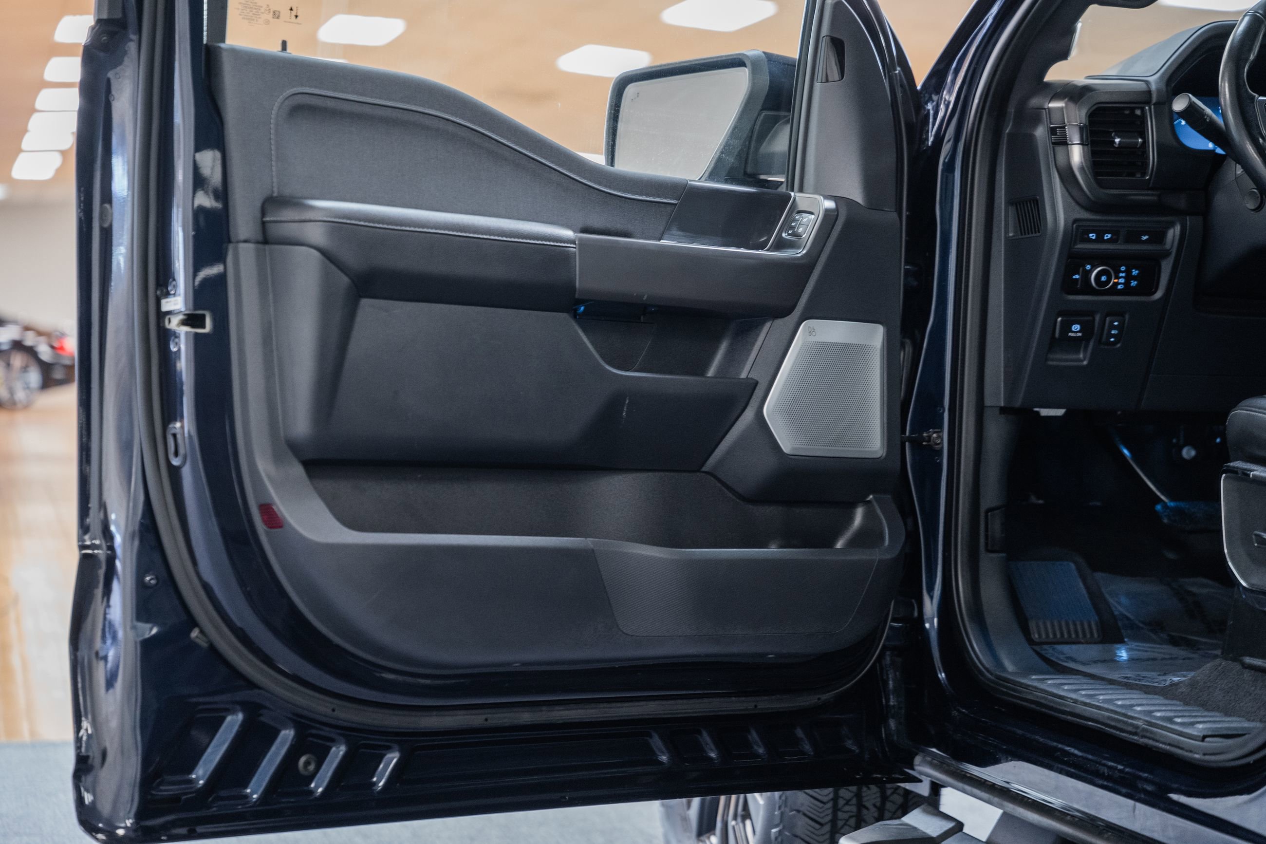 Certified 2024 Ford F150 Lariat w/ Equipment Group 502A High image 46