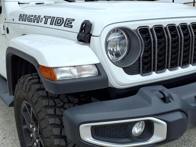 Used 2025 Jeep Gladiator Sport AWD/4WD image 11