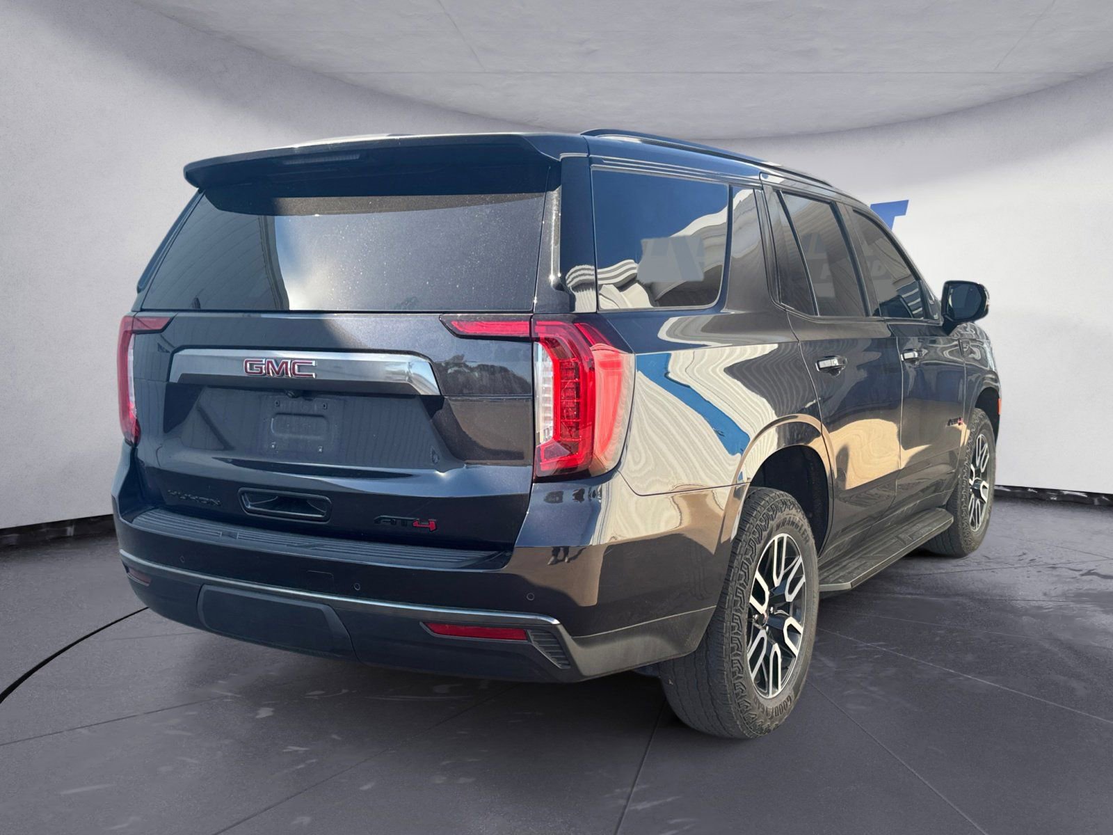 Used 2024 GMC Yukon AT4 w/ Technology Package AWD/4WD image 5