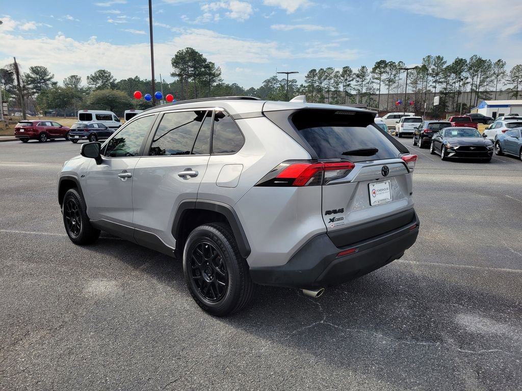 Used 2020 Toyota RAV4 XLE image 4