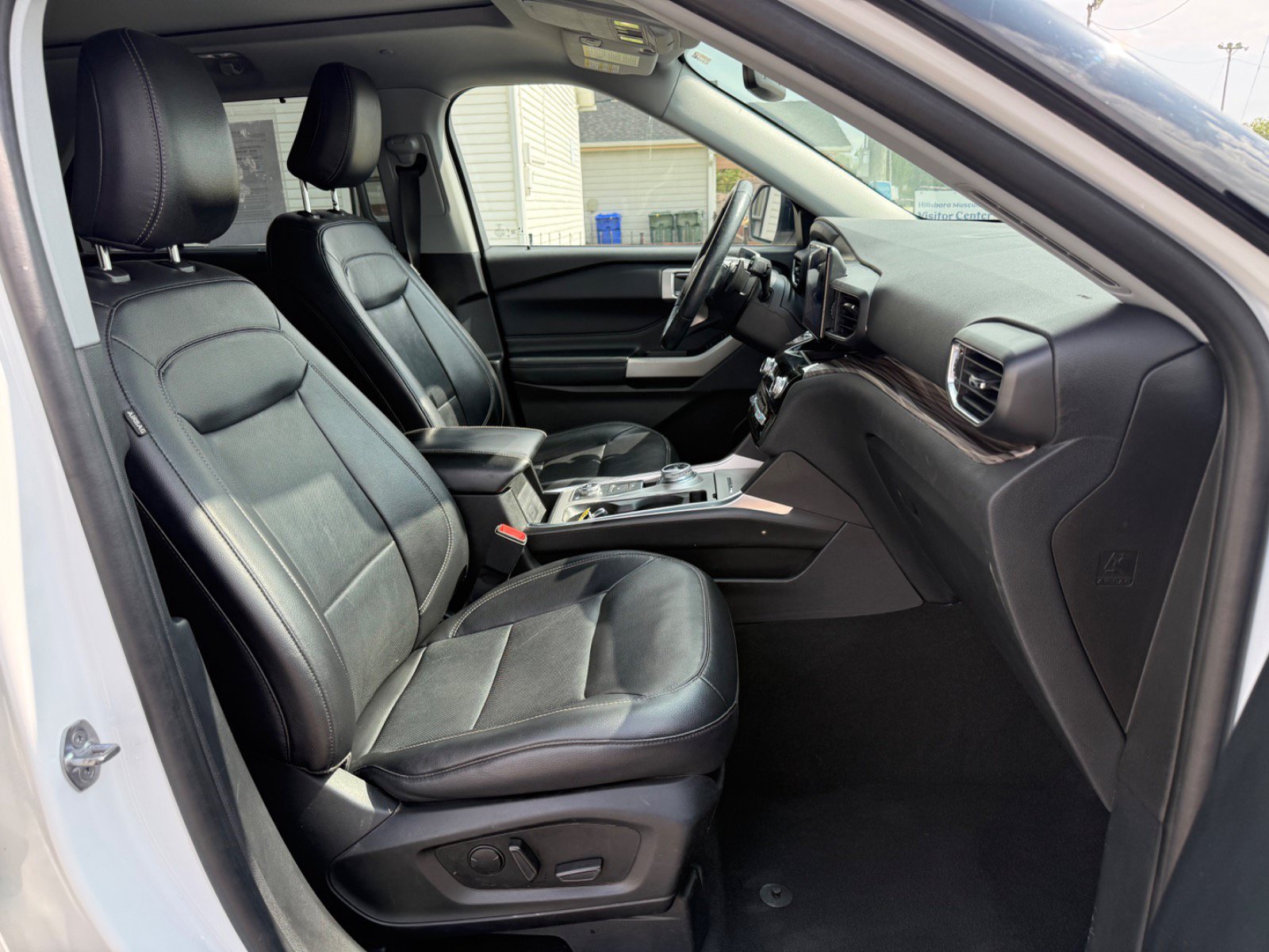 Certified 2021 Ford Explorer Limited w/ Hybrid Equipment Group 310A AWD/4WD image 17