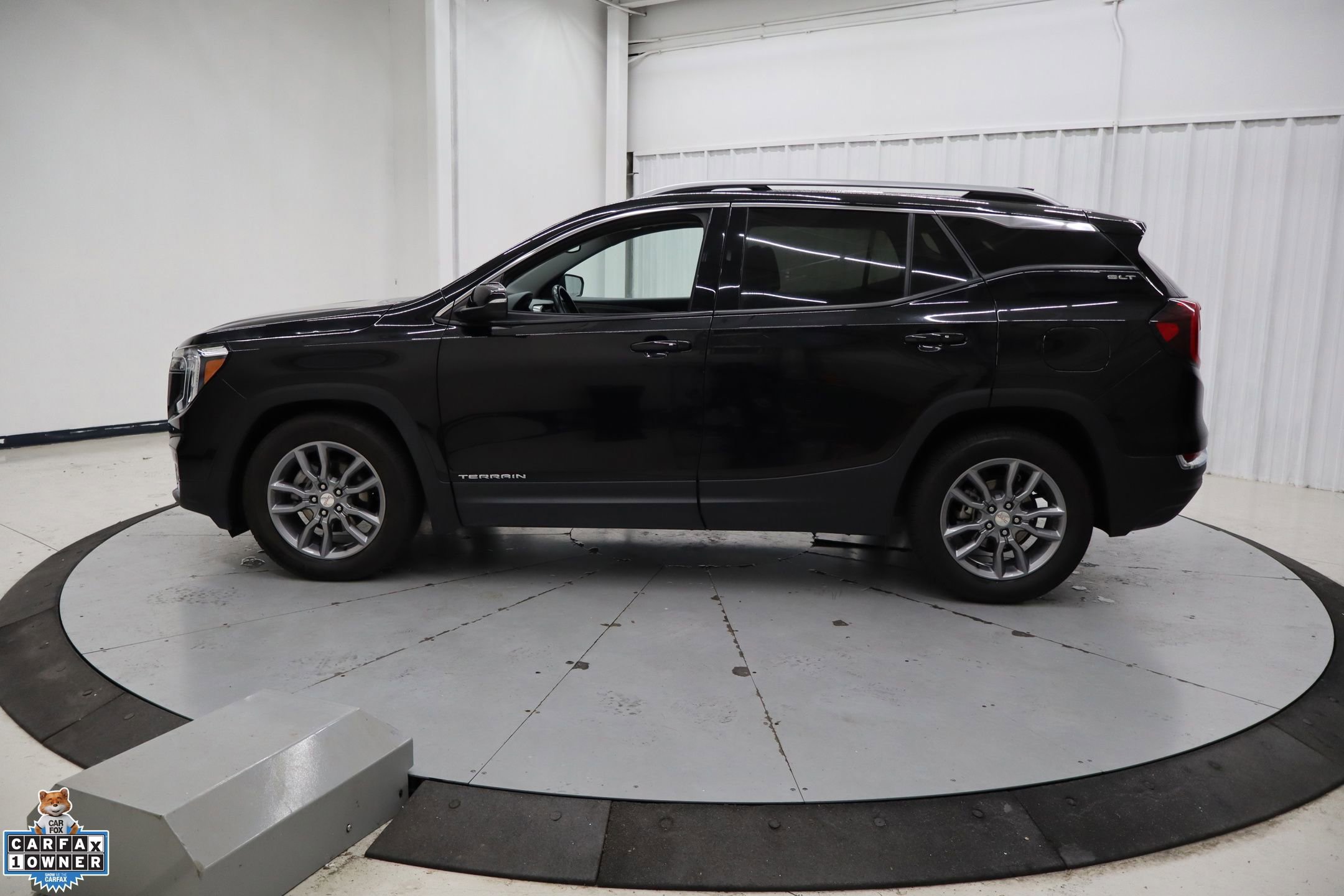 Used 2024 GMC Terrain SLT image 4