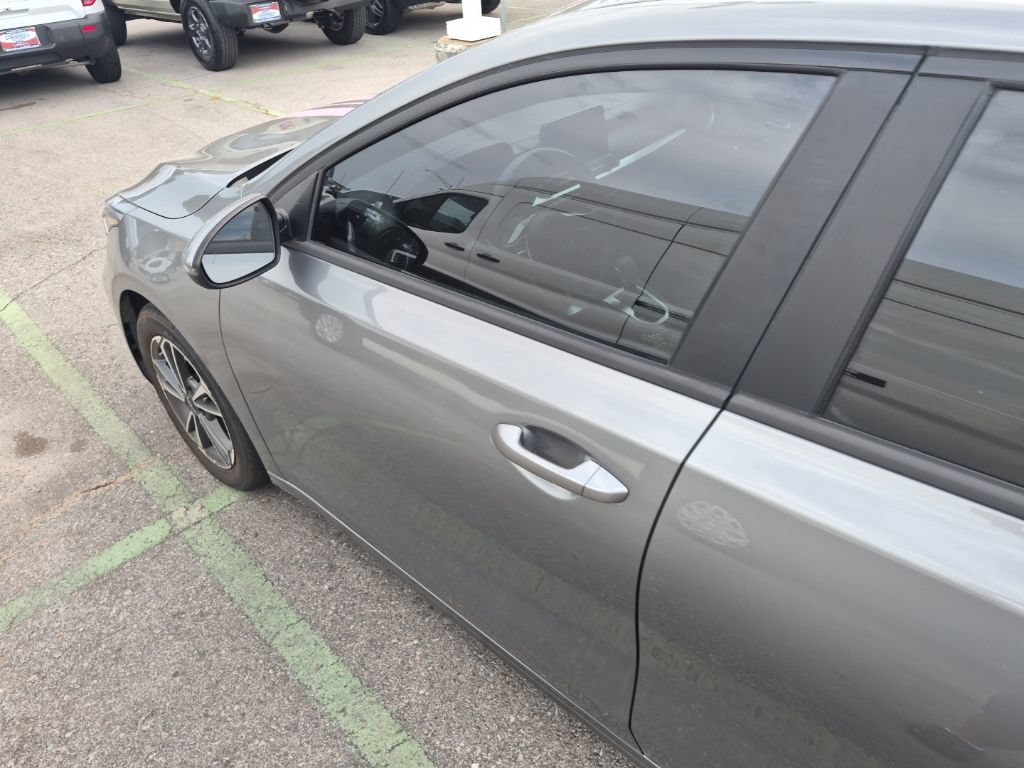 Used 2023 Kia Forte LXS w/ LXS Technology Package FWD image 6