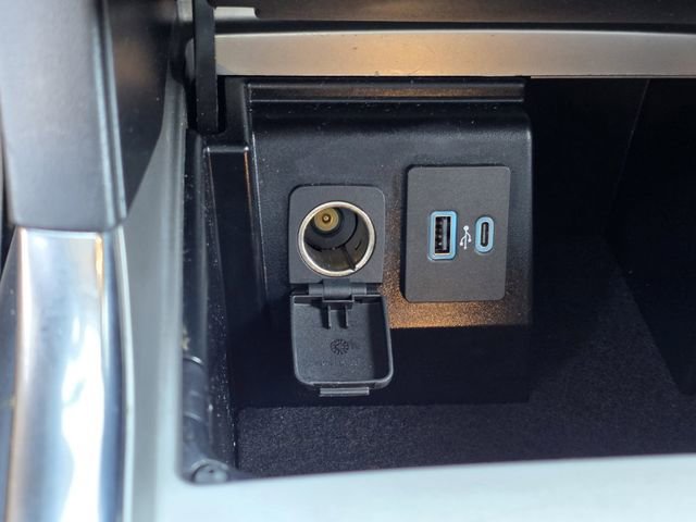 Certified 2022 Ford Explorer XLT w/ Equipment Group 202A image 21