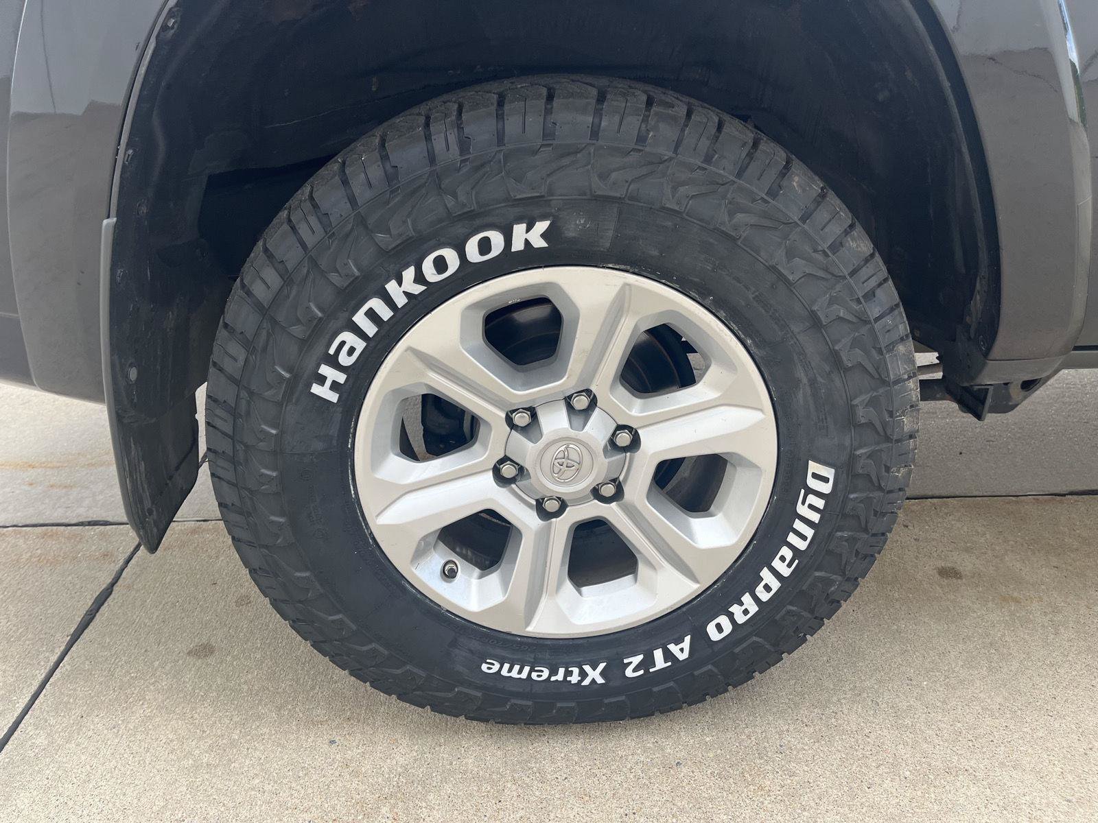 Used 2018 Toyota 4Runner SR5 AWD/4WD image 9