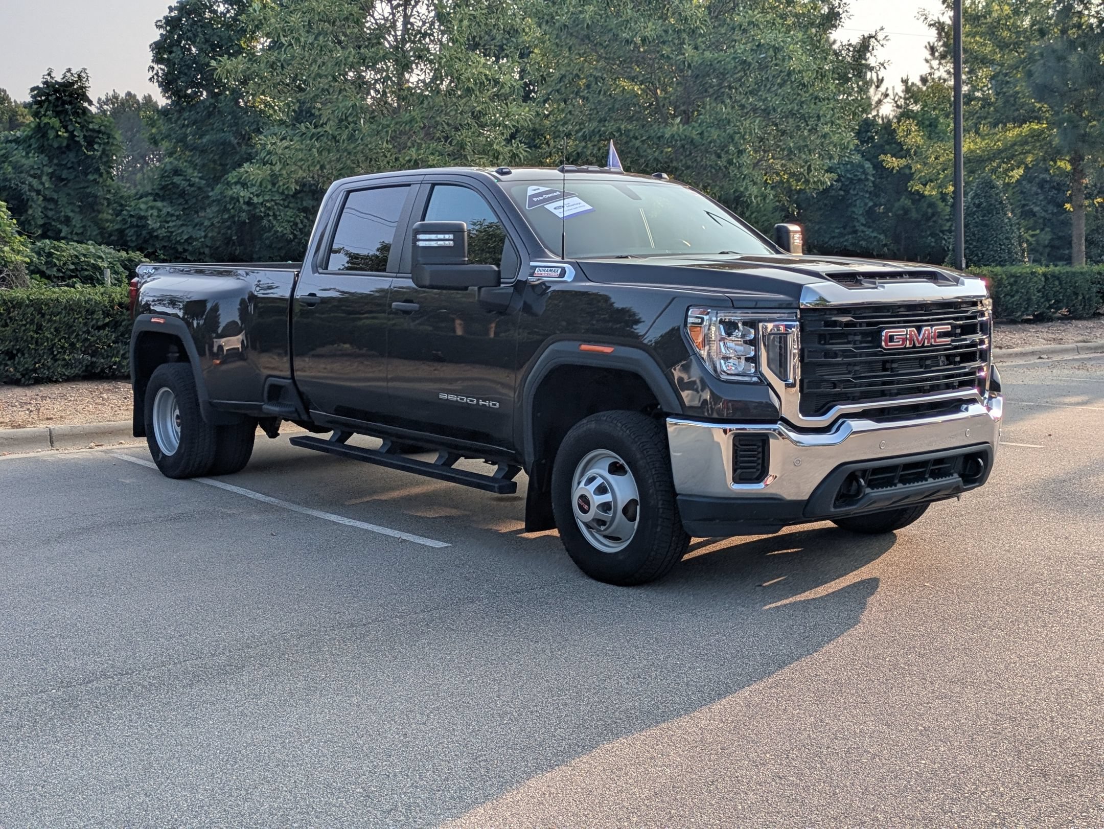 Used 2020 GMC Sierra 3500 4x4 Crew Cab w/ Gooseneck/5TH Wheel Package image 2