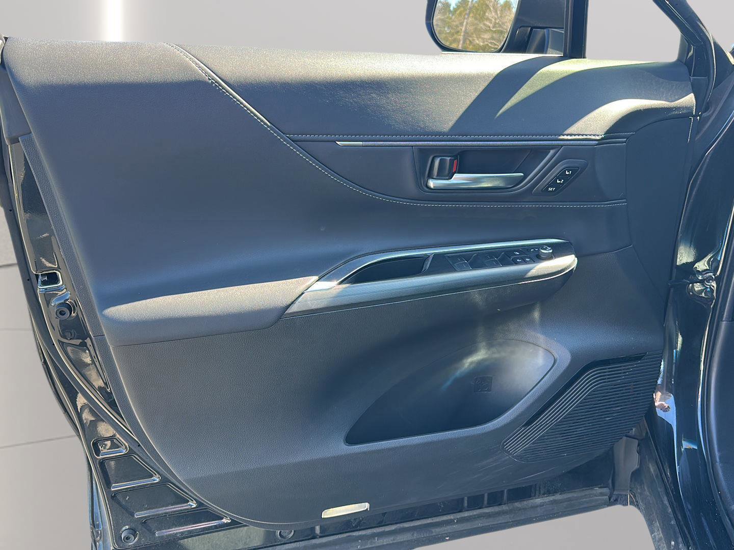 Used 2021 Toyota Venza Limited w/ Advanced Technology Package image 9