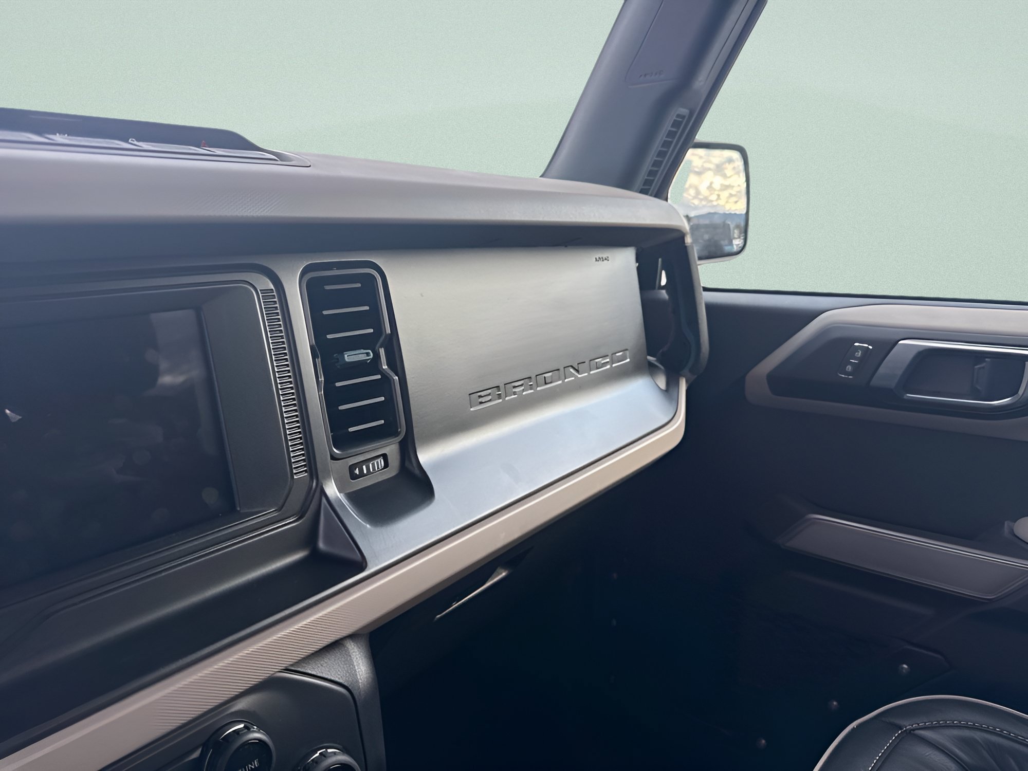Certified 2022 Ford Bronco Wildtrak AWD/4WD image 27