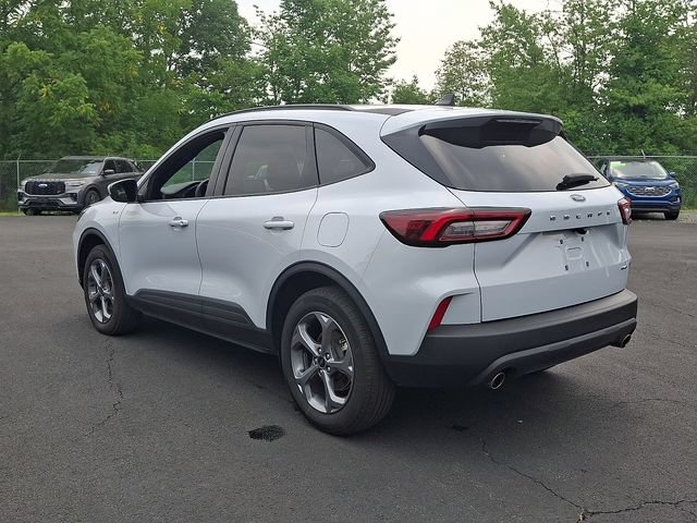 Certified 2025 Ford Escape ST-Line Select AWD/4WD image 9