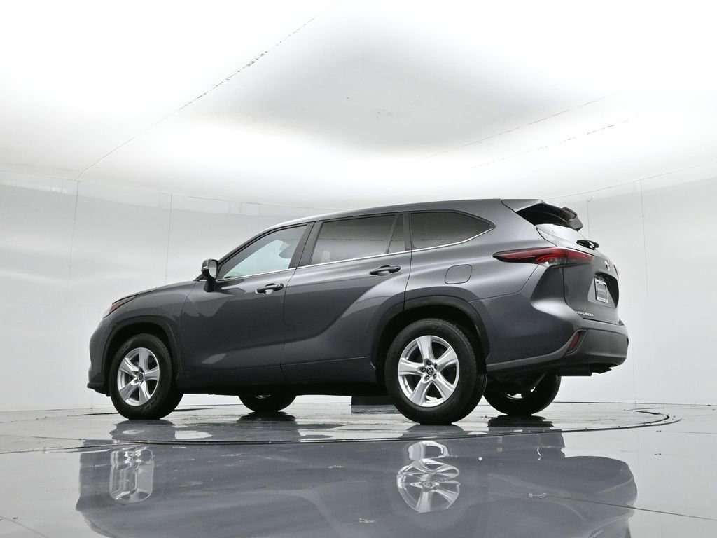 Used 2024 Toyota Highlander LE image 20