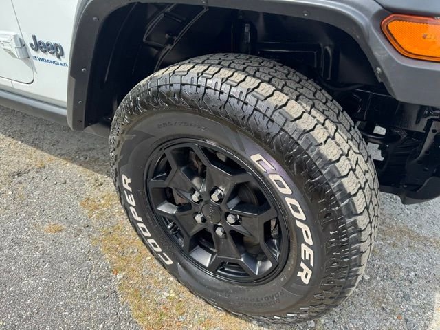 Used 2023 Jeep Wrangler Unlimited w/ Cold Weather Group AWD/4WD image 14