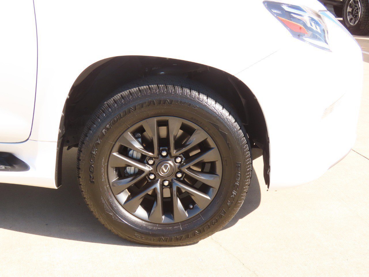 Used 2020 Lexus GX 460 Premium w/ Premium Package image 12