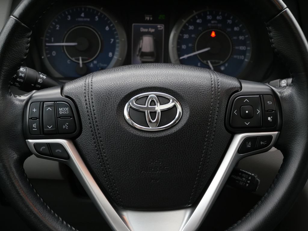 Used 2018 Toyota Sienna XLE w/ XLE Navigation Package AWD/4WD image 22