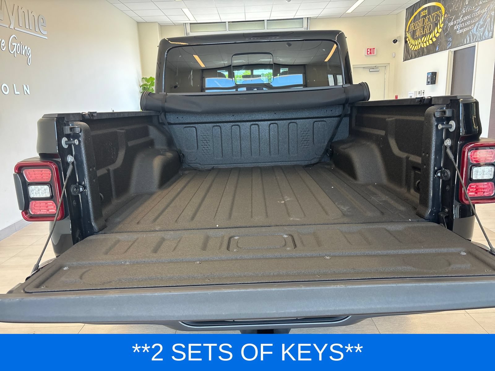 Used 2022 Jeep Gladiator Mojave w/ LED Lighting Group AWD/4WD image 11