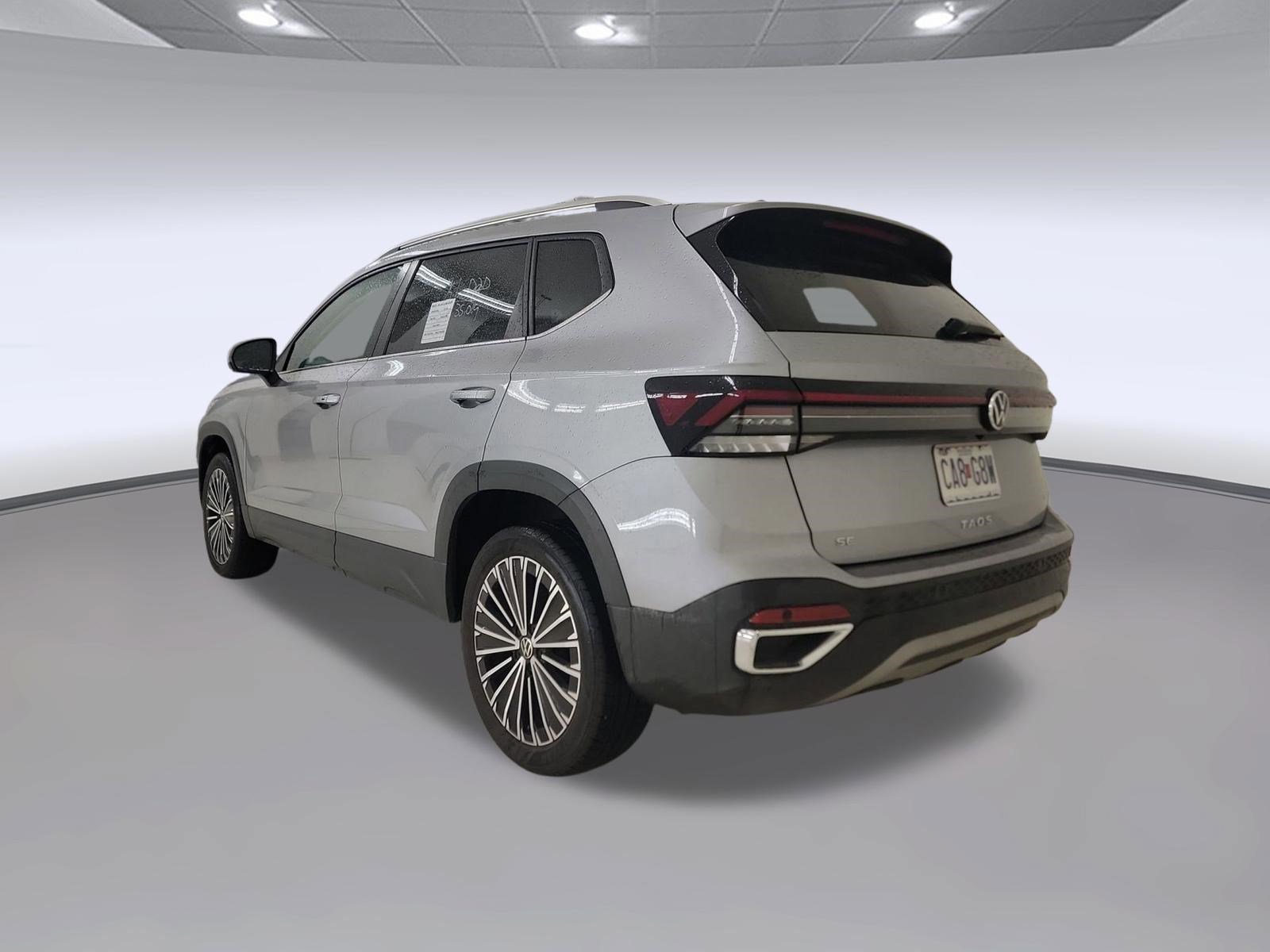 Used 2025 Volkswagen Taos SE FWD image 3
