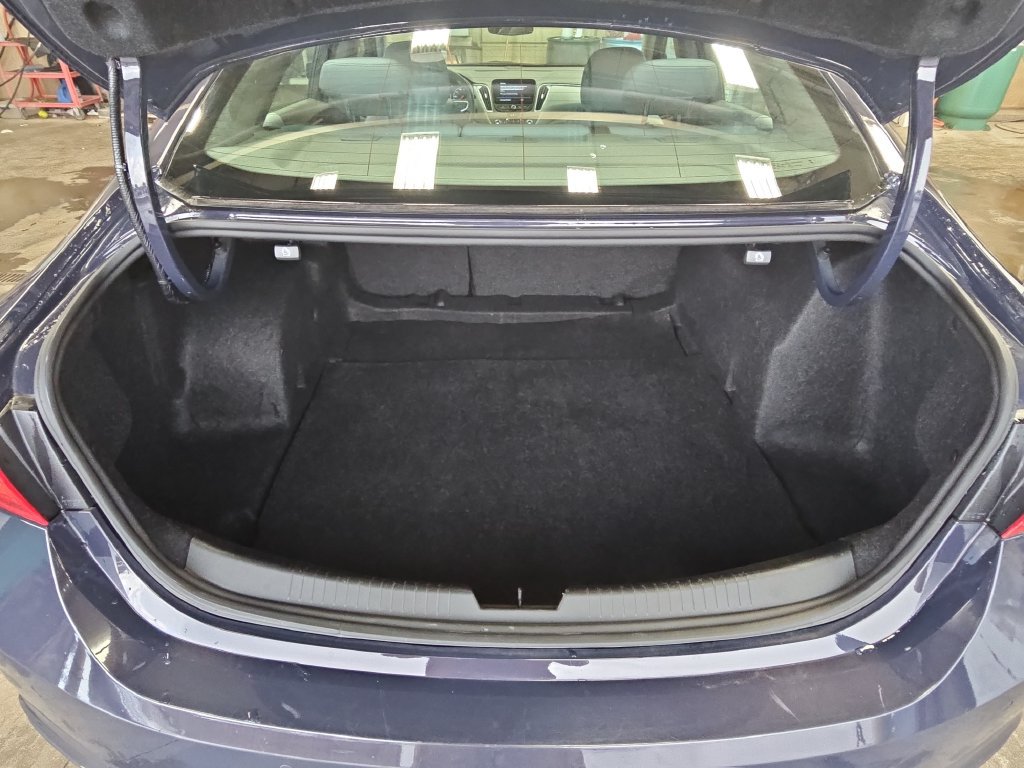 Used 2025 Chevrolet Malibu LT FWD image 12