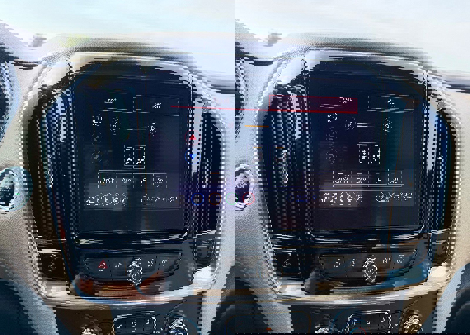 Used 2023 Chevrolet Traverse LT image 41