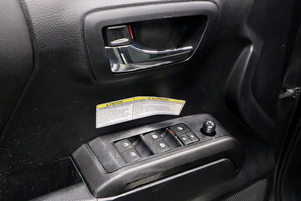 Used 2020 Toyota Tacoma TRD Off-Road w/ Technology Package image 22