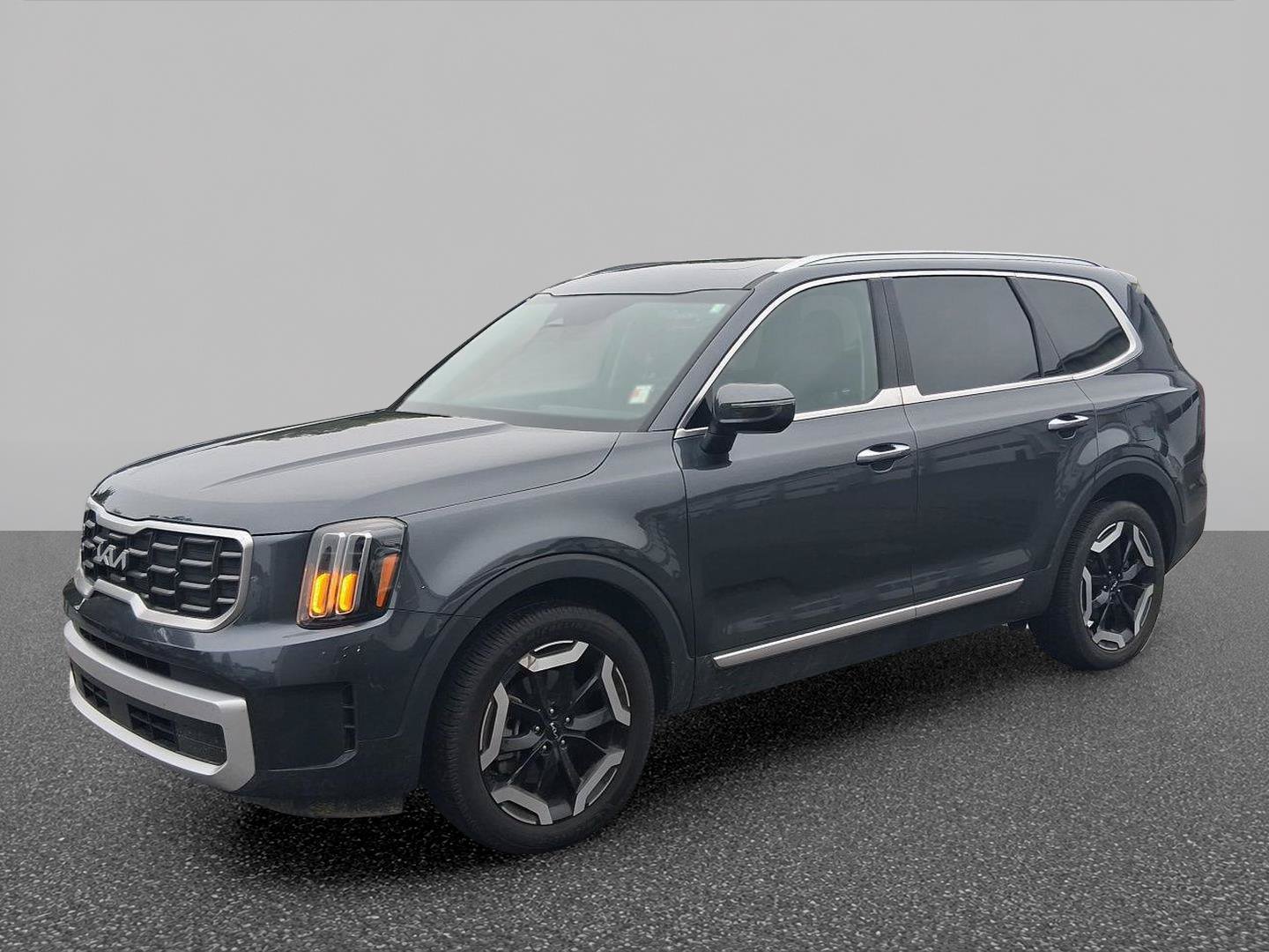 Used 2024 Kia Telluride S w/ S Sunroof Package