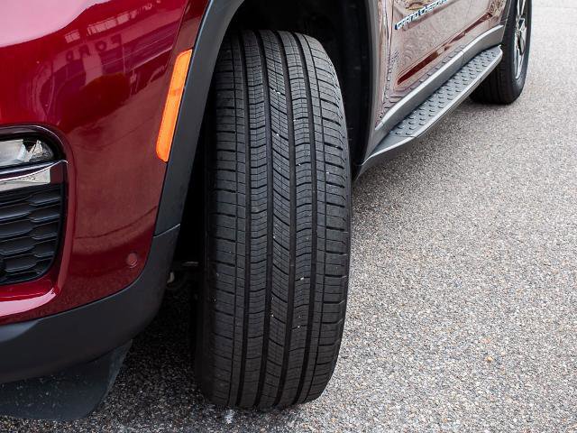 Used 2024 Jeep Grand Cherokee Limited 4xe w/ Luxury Tech Group II AWD/4WD image 9