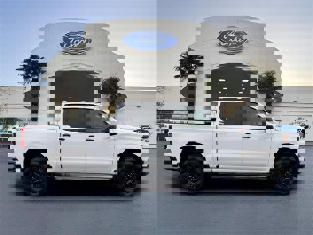 Used 2020 Chevrolet Silverado 1500 Custom Trail Boss w/ Custom Convenience Package image 2