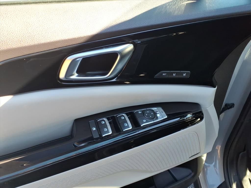 Used 2023 Kia Carnival SX Prestige image 14