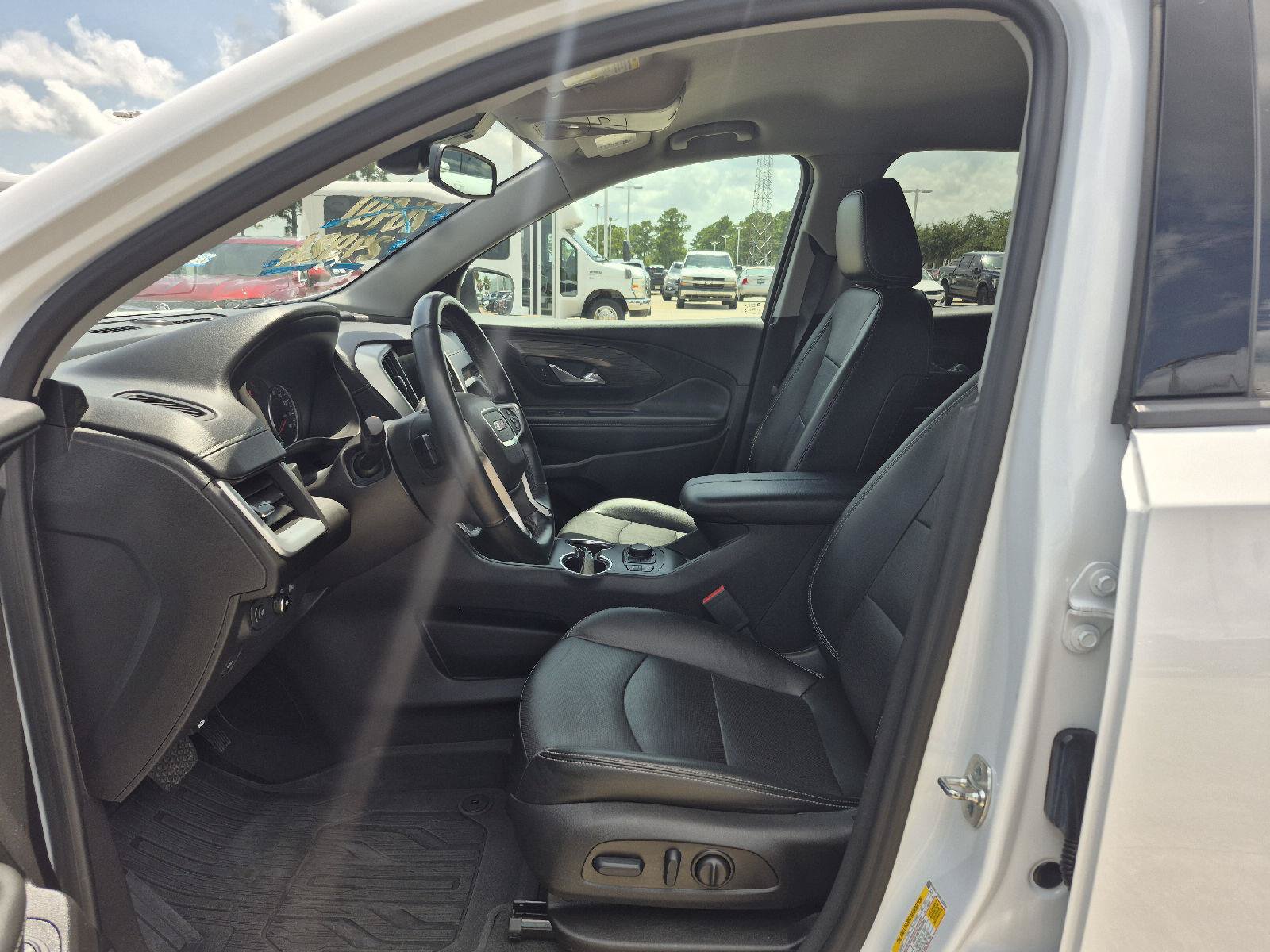 Used 2024 GMC Terrain SLT FWD image 2