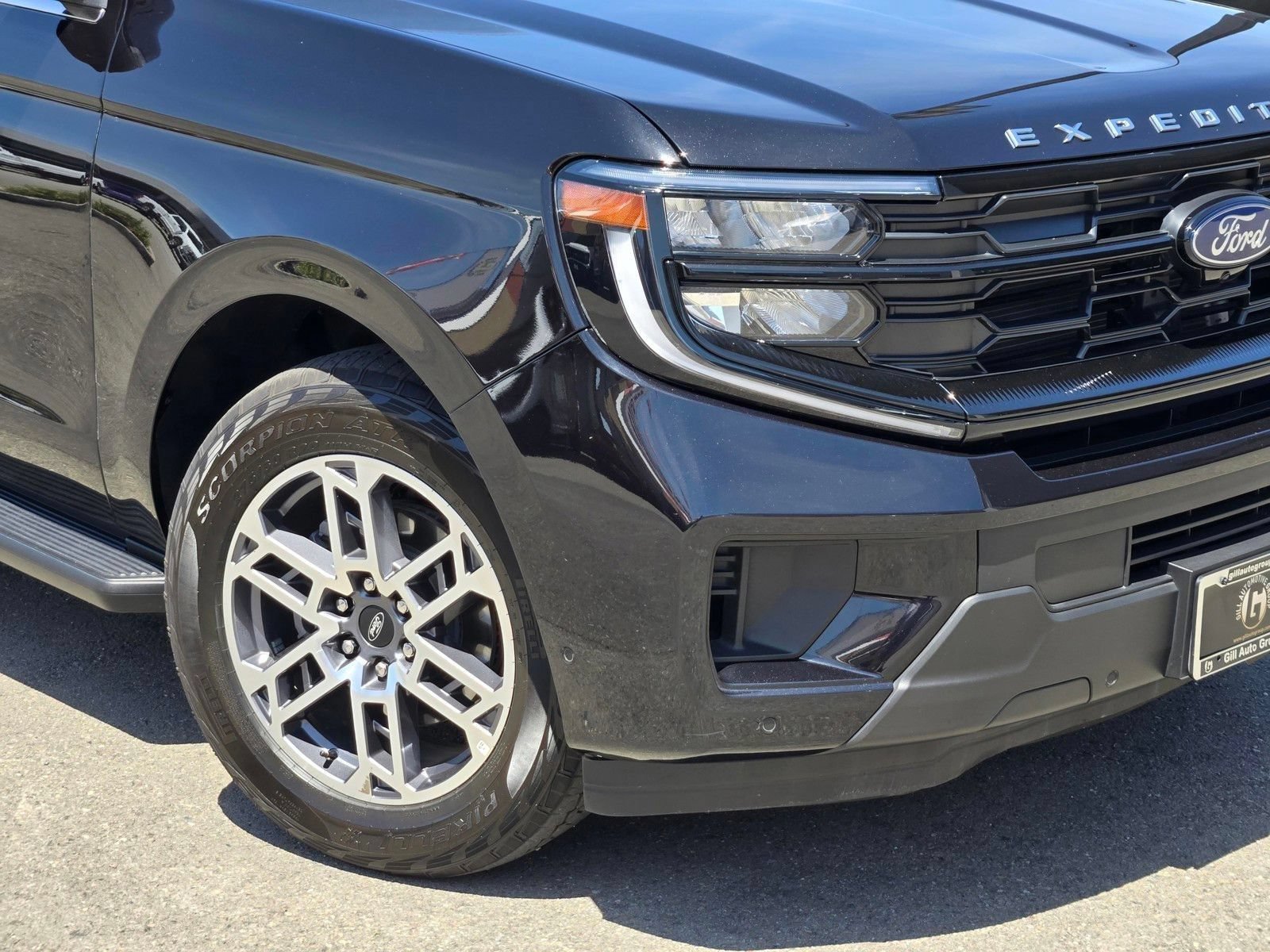 Certified 2025 Ford Expedition Active AWD/4WD image 9