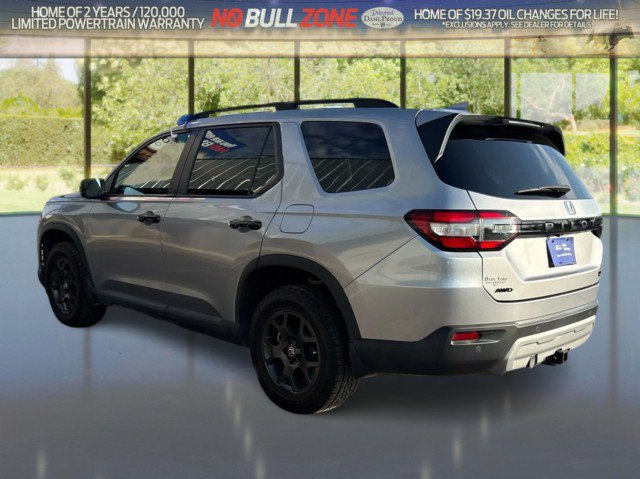 Used 2025 Honda Pilot TrailSport image 3